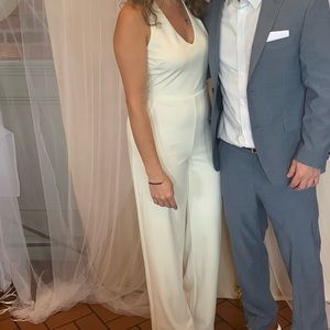 Comfortable jumpsuit with stretch- crosses in back